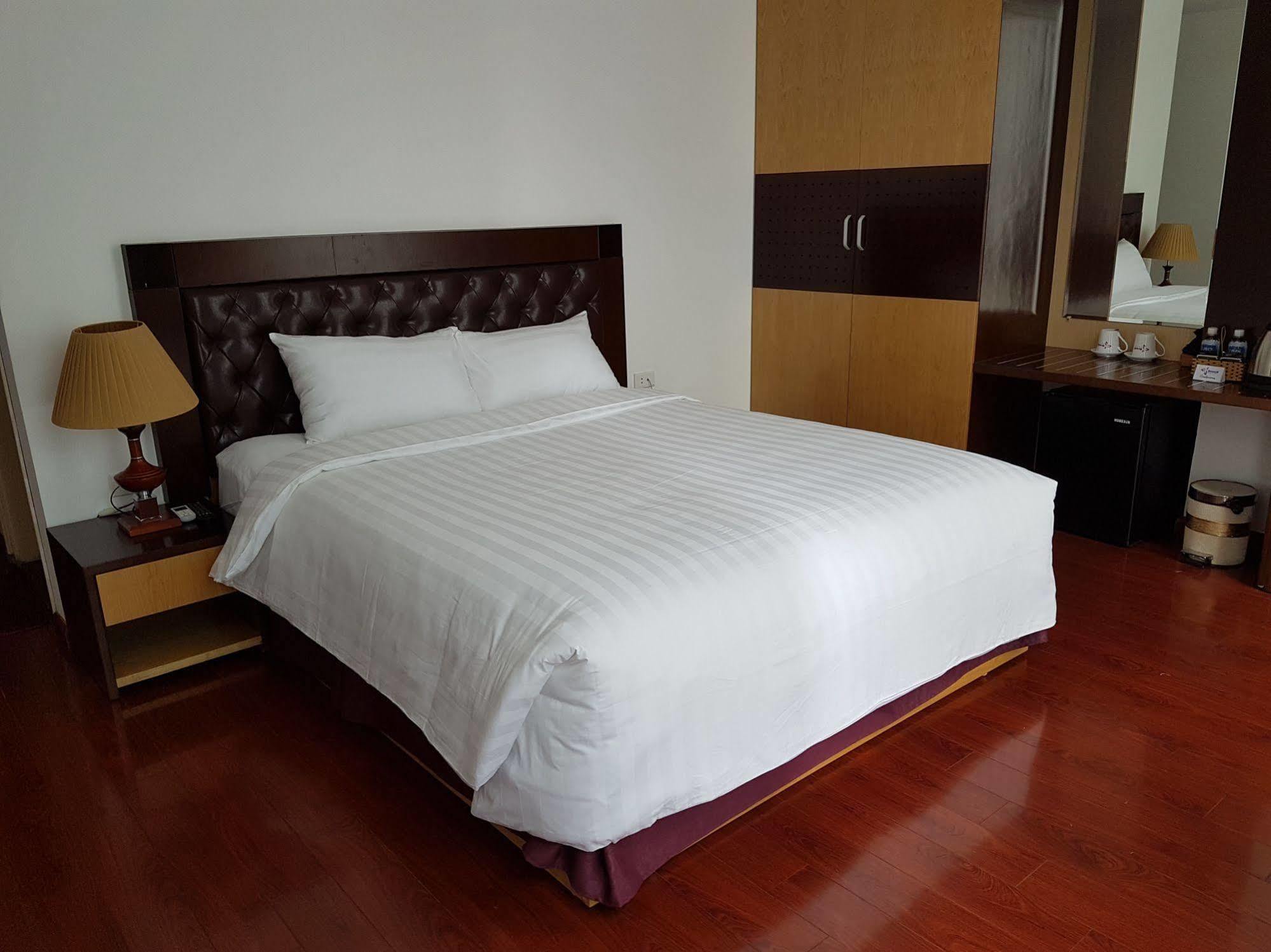 OYO 1162 Tu Sakura Hotel Hanoi Bagian luar foto