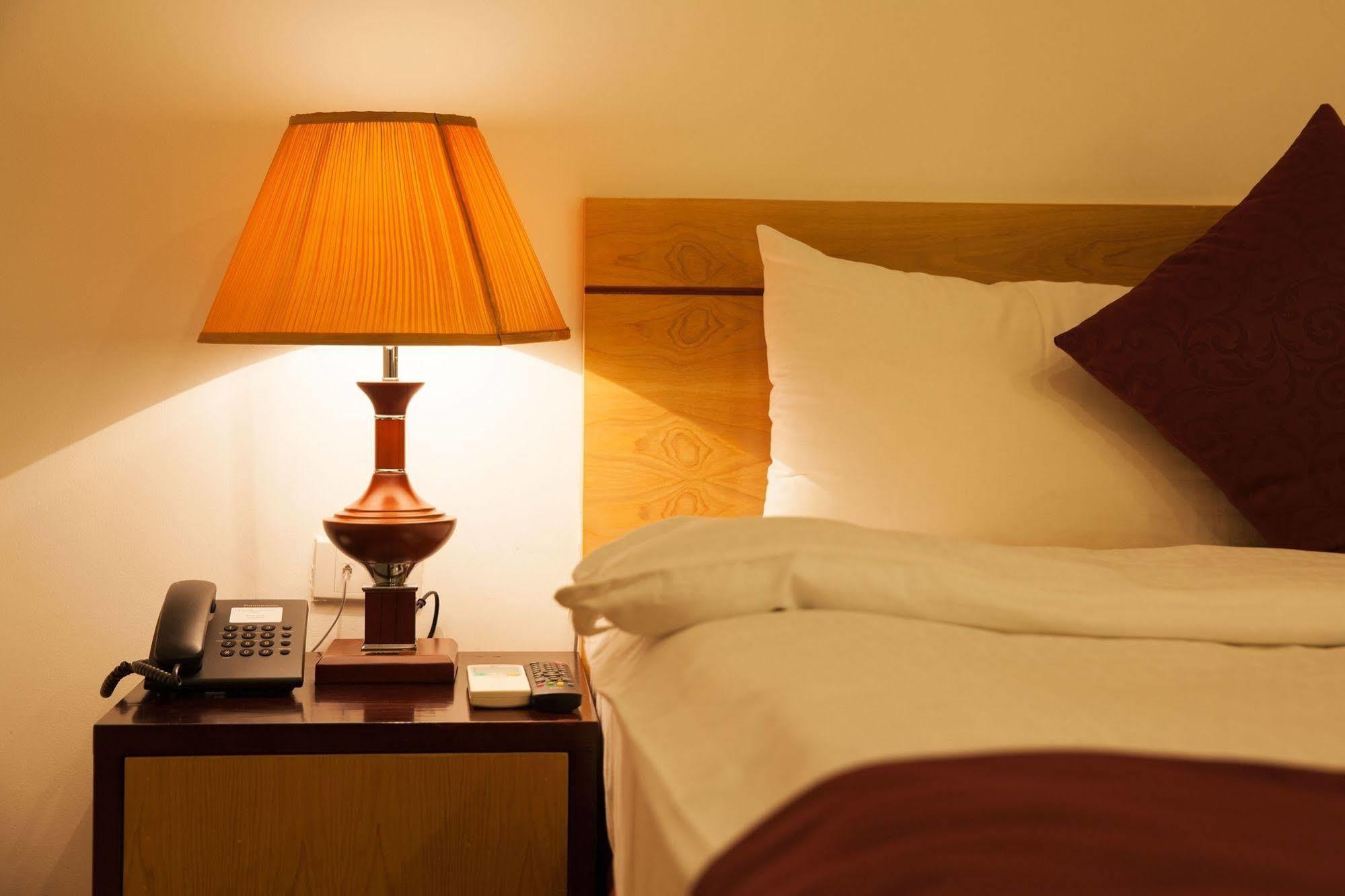 OYO 1162 Tu Sakura Hotel Hanoi Bagian luar foto